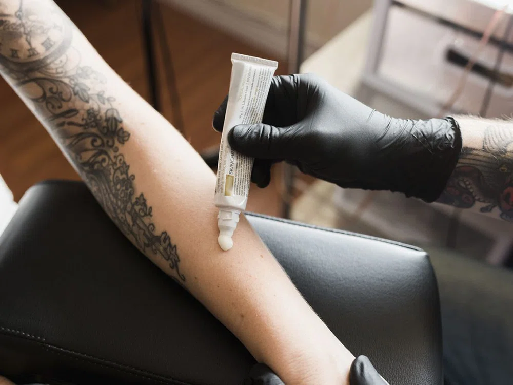 Tattooing with anesthesia