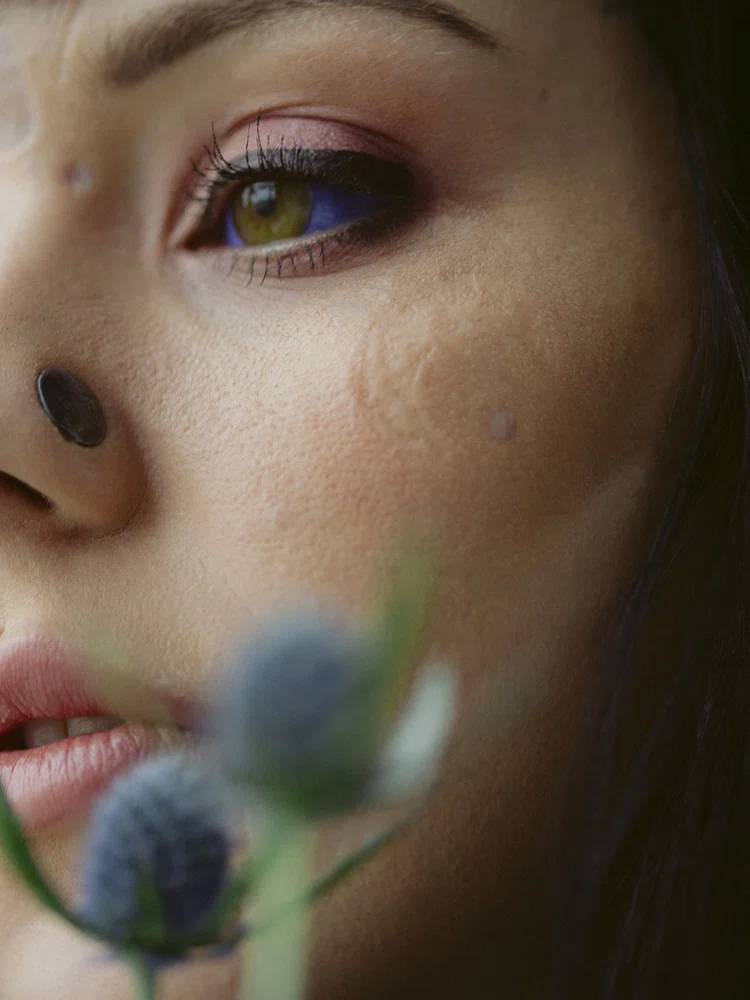 Grace Neutral tatuaje en el ojo. Tatuaje ocular