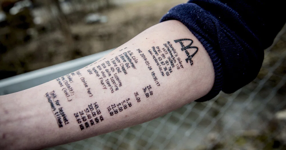 Skinvertising. Menú del macdonalds en un tatuaje