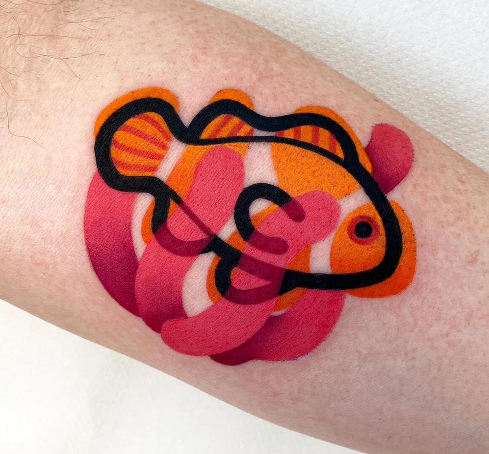 tatuaje de un pez payaso de Mattia Calvi. Tatuaje de Nemo