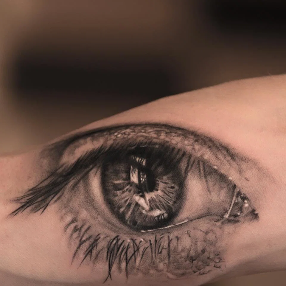 dopeyoyster3 symmetrical realistic eye tattoo sketch