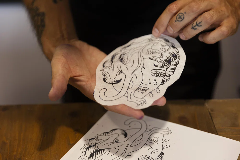 Comment faire un stencil de tatouage manuellement ?